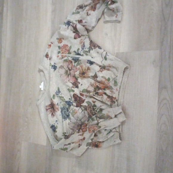 BUNDLE OF 3 WOMENS TOPS - Picture 4 of 7